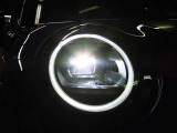LEDヘッドライト&フロントフォグランプ キセノンに比べて明るさと照射範囲が向上し、消費電力も低減のため省燃費に貢献。