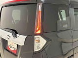 視認性の高いカスタム専用デザインのLEDリヤランプ(テールランプ/ストップランプ)で省電力・長寿命化を実現。
