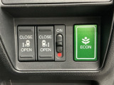狭い所でも乗り降り楽々な両側電動スライドドアです!簡単にドアの開閉が出来る為女性やお年寄りにも優しく、荷物で手が塞がった時なども大変便利です!燃費の向上に有効なECONスイッチ付きです!