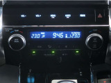 オートエアコンが付いています!1年中快適な室内を提供。車内温度を設定すると風量を自動で調整してくれます。