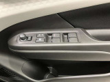 【運転席ドアスイッチ回り】パワーウィンドー[ロック機構]・電動格納式リモコンドアミラースイッチがまとまっているので操作しやすいです。