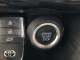 エンジンスタートスイッチです。キーが車内にあれば、エンジンの始動や停止はスイッチを押すだけ!キーを取り出す手間を省き、ワンプッシュで操作できるので簡単でスムーズです。