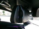 日本仕様のBMWではルームミラー内蔵型のETC車載器を採用しているので、後からつける必要がありません。