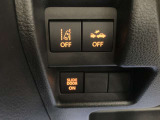 【運転席インパネスイッチ】安全装置関係のスイッチも操作しやすい位置に配置されています。