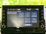 鮮明な地図表示で、スムーズなナビゲーションをサポート。周辺情報も確認でき、安心してドライブを楽しめます。