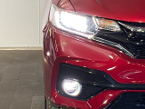 ハロゲンより明るくより遠くまでさらなる安心感のあるLEDヘッドライトとLEDフォグを採用。点灯忘れも防止できるオートライトコントロール機構付きで便利で安心です。