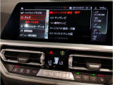 【左右独立式オートエアコン】☆運転席・助手席で個別に温度設定する事が可能。一定以上の大気中の有害物質を感知すると自動的に内気循環モードに切り替わるAUCを装備☆