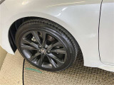 アルミホイールもお車のイメージに合っていてカッコイイです☆