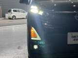 夜間走行の様々な局面に対し、LEDヘッドランプで視認性をしっかり確保。ハロゲンヘッドランプのおおよそ2倍の光量で、広範囲に明るくドライバーをサポートしてくれます。