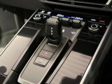本国ドイツのポルシェ本社と直結した最新鋭の診断機(PIWIS)を完備。目に見えない電子制御のエラーや過去の履歴まで正確に把握のうえ更新し、最適な状態で安心をご納車いたします。