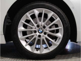 BMW純正アルミホイールです。納車時にはアルミホイールコーティングも承っております!是非ご検討下さいませ。