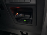純正ETCも装着されています☆ETCをご利用の場合は再セットアップ費用￥3,300-が別途必要となります。車載器は運転席右下に設置なのでカードの出し入れも簡単です☆