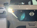 夜間走行の様々な局面に対し、LEDヘッドランプで視認性をしっかり確保。ハロゲンヘッドランプのおおよそ2倍の光量で、広範囲に明るくドライバーをサポートしてくれます。