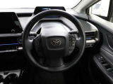 各操作スイッチなどもハンドルから手を放すことなく操作可能で安全運転に支援いたします!