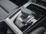 Audiのシフトレバーは、その車のトランスミッションに合わせて異なるデザインと機能を持っており、運転の楽しさと快適さを追求しています。
