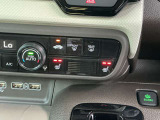 運転席、助手席にシートヒーターが付いてます。