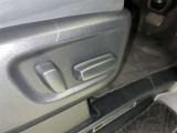 パワーシート搭載。微妙な調整が手軽にでき、ピッタリのポジションで運転することが可能です。