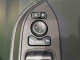 オート格納機能付きミラー キーフリーシステムのドア施錠に連動して自動的に格納!乗降時のミラー操作の手間が省けて便利です♪閉じ忘れを防げるほか、降車の直前まで後方の確認ができます!!
