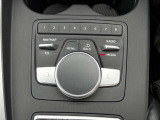 内装クリーニングも施しております。内装の綺麗なお車は気持ちが良くオススメさせていただく1つのポイントになっております。
