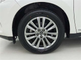 純正アルミホイールが車の雰囲気を引き立てますね!