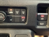 運転席と助手席には寒い時期に大活躍のシートヒーター付です。