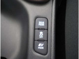 VSC(Vehicle Stability Control)付です。 横滑りを防止する装置です。 万が一の時に作動する、安全のための装置です。