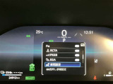 【RSA】前方カメラまたはナビゲーションシステム (情報を取得した場合)を使って特定の道路標識や信号などを認識し、ディスプレイ表示やブザーで運転者にお知らせ。