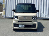 LEDヘッドライトは、本当に明るくて安全です。暗い夜道からお客様を守ってくれます。運転しやすいですし、自慢にもなるかも?黄色いハロゲンライトと見比べてください。