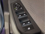 【サンルーフ】高級車のマストアイテムのガラス・サンルーフ。開放感のある室内空間を演出してくれます。