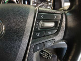 ステアリング右側には、運転支援機能を手元で操作できるスイッチ類を配置しています
