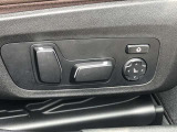 電動シートはメモリー機能を備えており、シートおよびドア・ミラーの位置を記憶することができます。