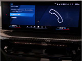 【Bluethooth接続可能】お手持ちの端末をiDriveと接続可能で御座います。お気に入りのミュージックを流しながらのドライブや、運転中の着信時などに接続していると非常に便利で御座います。