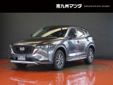 中古車専門再生工場にて熟練専任スタッフが丁寧に清掃、仕上げを実施しております。また、お客様に安心してご検討いただける様、公取協が定める基準に基づき車両検査を実施し、車両状態評価証を発行しております。