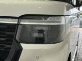 LEDヘッドライトは、点灯の瞬間から最大光量を発揮し、突然暗くなるトンネルなどでの安定感を高めます。