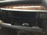 重厚感ある開閉音が響く車両です