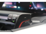 【BOOST】作動させると10秒間、自動でSPORT PLUSに切り替わり、ステアリングとダンパー特性がスポーティになります。さらにアクティブ・サウンド・デザインによって非常にダイナミックな走行を楽し