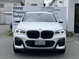 BMWの代名詞の【キドニーグリル】グリルが腎臓のように見えるので【キドニー】と呼ばれるようになりました。一目見ただけでBMWであると認識できる確固たるアイコンとして存在感を放ちます。