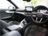 内装はシンプルに使い勝手を考え作られています。お車を運転する感覚をダイレクトに体感して頂けます。室内も広くロングドライブにも快適にお過ごしいただけます。