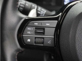 ◆オーディオリモコンスイッチ◆ハンドルにスイッチが装備されてます。視点をそらすことなく、ボリューム調整・オーディオソース切替・選曲が出来ます。安全運転しながら操作が可能になりました。