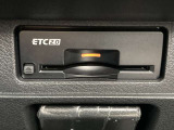 ETC2・0 ナビゲーションと連動モデル。充実したETC機能に加えて、ITSスポットとの高速、大容量、双方向の通信が可能で、次世代の運転支援サービスを受けることができます。