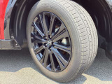 純正19インチアルミホイールでスタイルバッチリ!225/55R19タイヤです