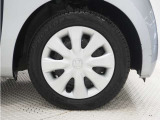 ◆純正ホイール装着車◆シンプルなデザインのホイールキャップ付きです。