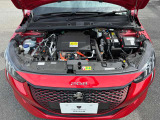 高効率電動モーターは、出力100kW(136ps)、最大トルク260Nm。フル充電状態での一充電走行距離は、WLTCモードで380km、JC08モードで403kmです。 (カタログ値)