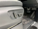 パワーシート搭載。微妙な調整が手軽にでき、ピッタリのポジションで運転することが可能です。