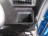 運転席側ドリンクホルダー画像です。