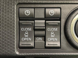 両側パワースライドドアウェルカムオープン機能 降車時にスイッチで予約しておけば、乗車時に電子カードキーを持ってクルマに近づくだけでパワースライドドアが自動でオープン♪