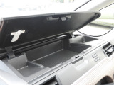 ★インパネアッパーボックス★運転席ダッシュボードには収納量が豊富なボックスがあります!ほしい場所にちょうど良い収納を備えています!