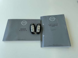 メンテナンスノートに取扱説明書も揃ってます。鍵も2つ揃ってます。(ナビゲーションの取扱説明書は欠品です)