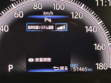 クリアランスソナー付です。低速時に障害物が近づくと警告音で知らせてくれる機能です。