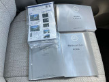 各種取り説・メンテナンスノート揃ってます!車の履歴書です。過去の整備履歴も一目瞭然!納車時に新しいメンテナンスノート(保証書)を発行致します。